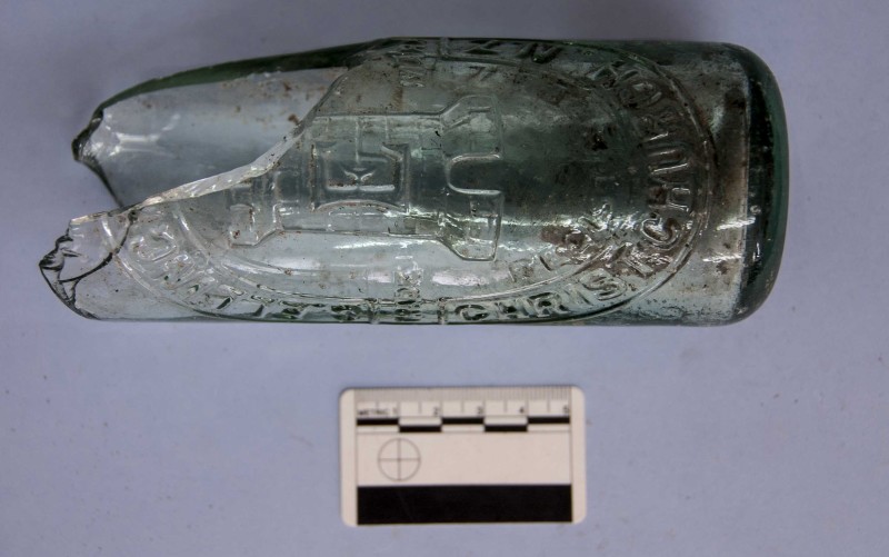 This George Ellingford & Sons bottle, although embossed with the details of the Christchurch based company, was made by Cannington, Shaw & Co, bottle makers based in St Helens, England. We know this, thanks to the C. S. & Co also embossed on the base of the bottle. Image: J. Garland. 