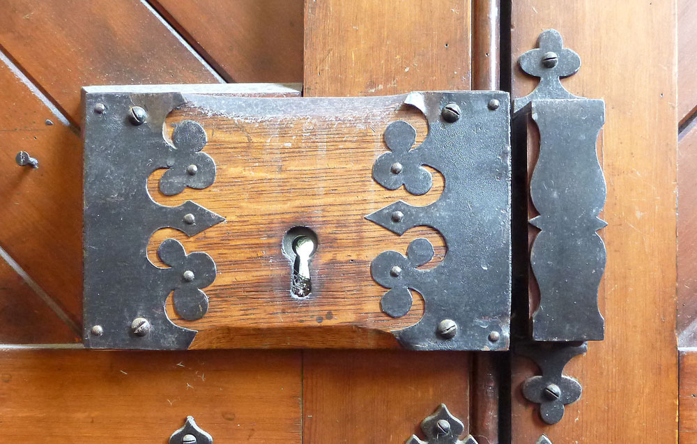 Wooden and wrought iron rim lock. Image: K. Webb.